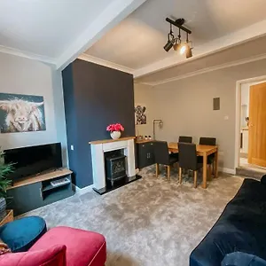 https://little-red-holiday-home-luxurious-newly-renovated-2-bed.yorkshirehotels.net